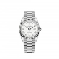 Réplique Rolex Day-Date 36 Bracelet President en or blanc 18 ct a lunette cannelee m128239-0038